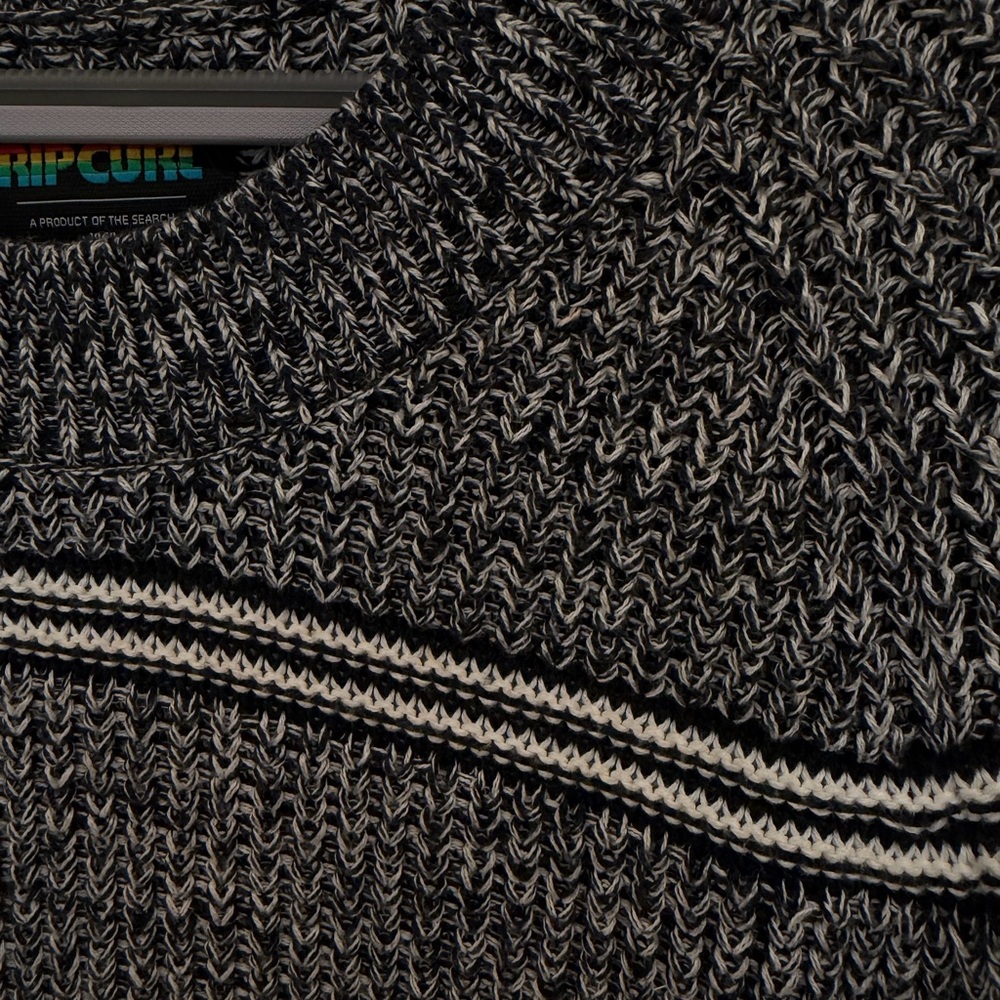 New Rip Curl Sweater - Picture 6 of 6